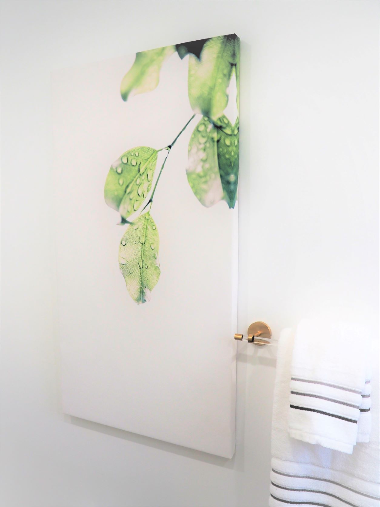 Artwork with Leaves brings a touch of Nature into the Spa Bathroom